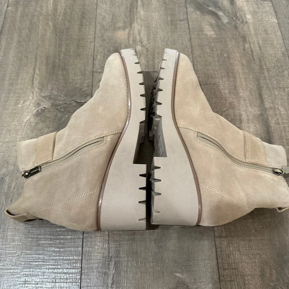 Blondo Dagger Waterproof Suede Leather‎ Lug Sole Buckle Ankle Boots 10M School